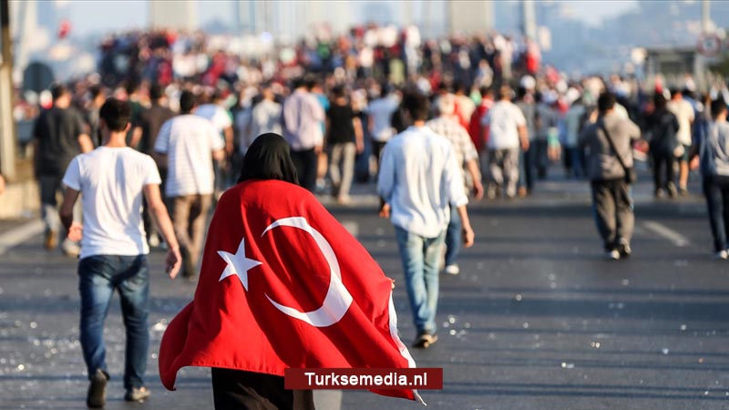Turkije herdenkt verraderlijke couppoging en ongekende heldendaden op 15 juli: ‘Niemand houdt ons tegen’