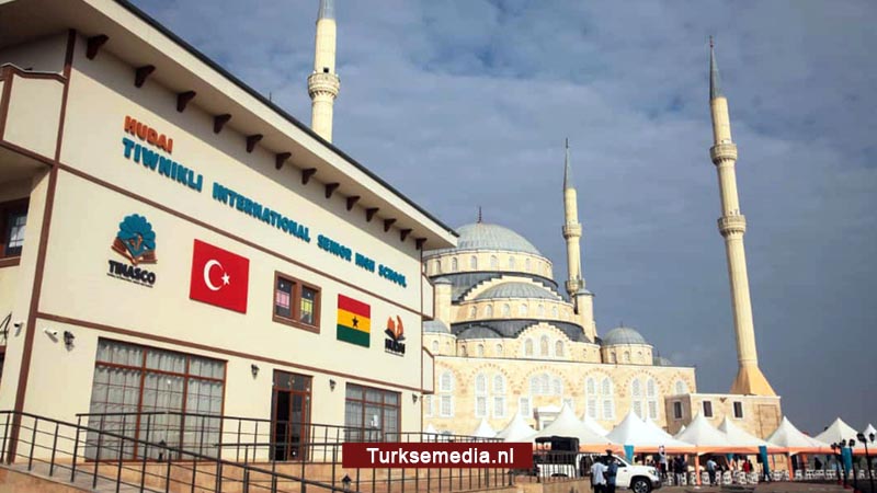Turkije opent megamoskee en school in Ghana