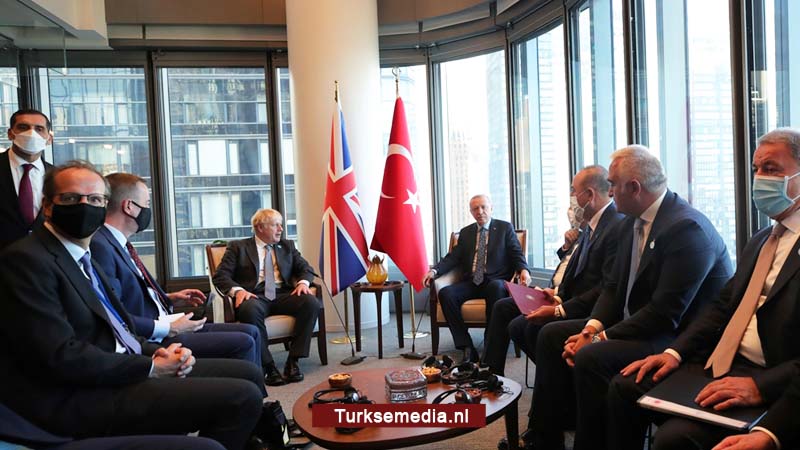 Britse premier en Amerikaanse journalisten eerste gasten Toren van Turkije