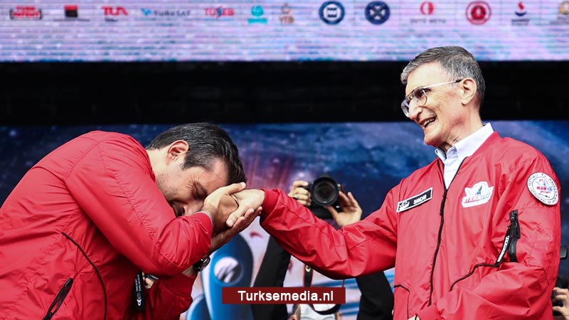 Turkse dronegenie eert Turkse Nobelprijswinnaar tijdens grootste techfestival
