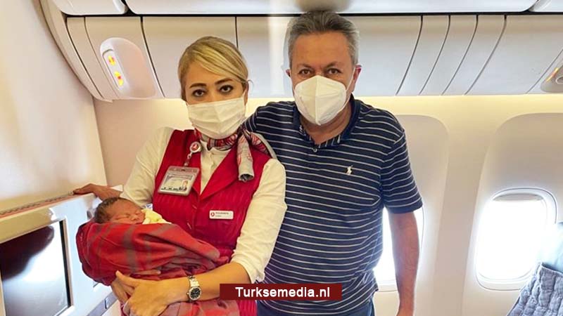 Dit is de Turkse hersenchirurg die Marokkaanse vrouw hielp bevallen in vliegtuig