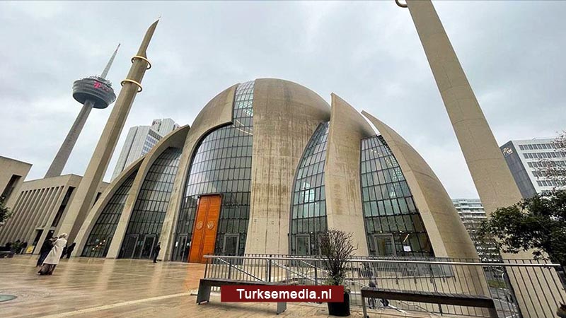 Beveiligers voorkomen brandstichting Turkse moskee in Duitse stad Keulen