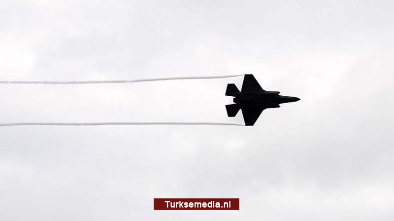 Amerikaanse F-35 stort neer op vliegdekschip: zeven gewonden