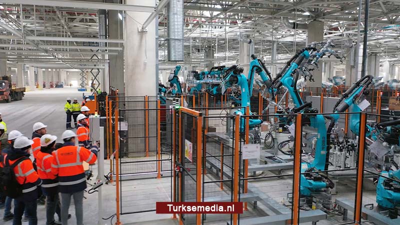 Productierobots Turkse auto TOGG draaien proefrondes