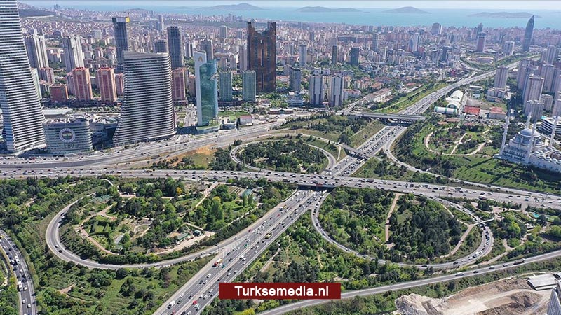 Turkse megastad heeft al jaren enige botanische viaducttuin ter wereld