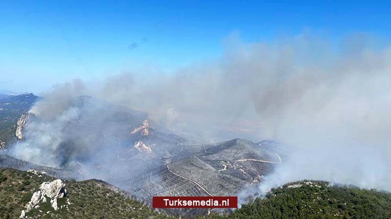 Turkije stuurt blusvliegtuigen naar Noord-Cyprus