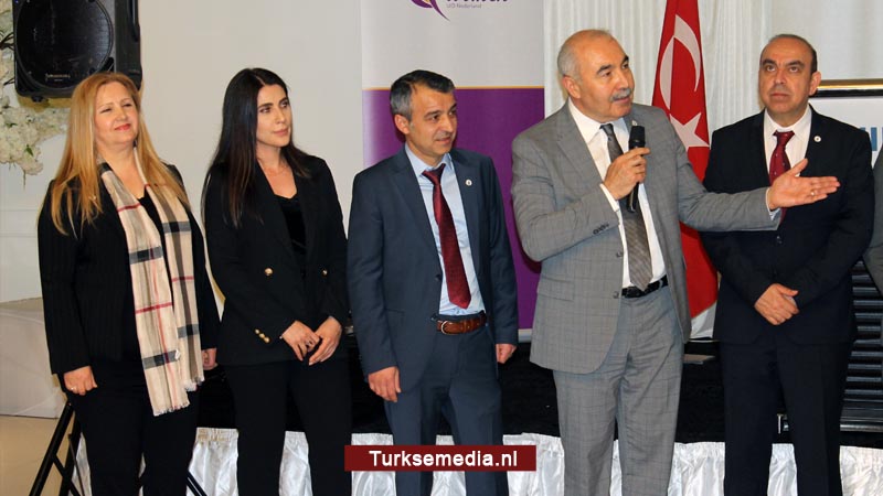 Turkse democraten: Nederland moet zich aan internationale afspraken houden