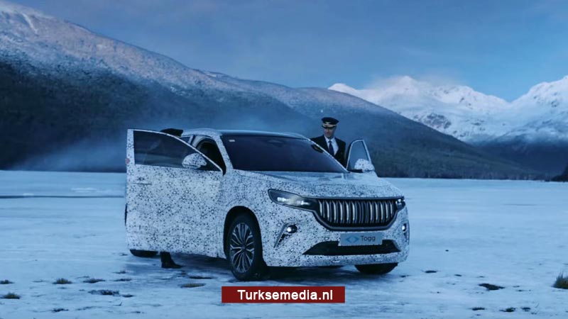 Turkse auto TOGG duikt op in ijskoud Ushuaia (Argentinië)