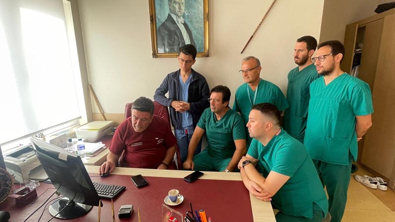 Turkse chirurgen maken doorbraak met implantaatvrije kruisbandoperatie