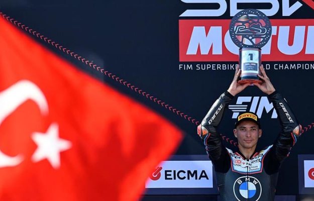 El Turco onverslaanbaar: Turkse motorsportheld wint 20e race van seizoen