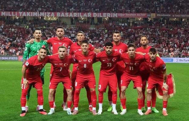 Turkije boekt klinkende zege op Bulgarije in WK-kwalificatie (6-1)