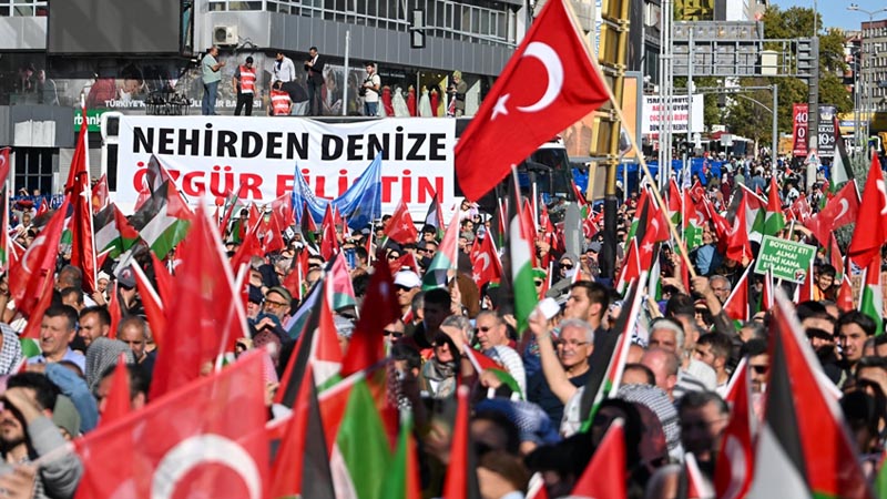 Turkije prijst wapenstilstand in Gaza en kondigt actief toezicht aan