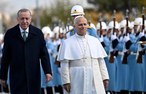 Erdoğan noemt pausbezoek aan Turkije keerpunt voor wereldvrede: Mensheid in gevaar