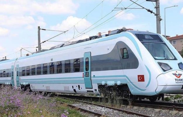 Turkije neemt eerste zelfgebouwde hogesnelheidstrein in 2026 in gebruik