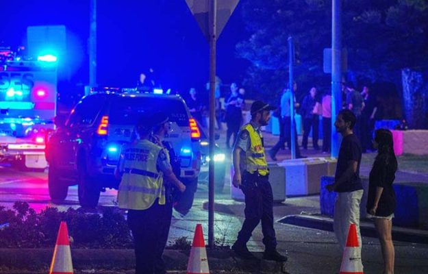 Moslimburger ontwapent schutter aanslag Bondi Beach Sydney en wordt nationale held