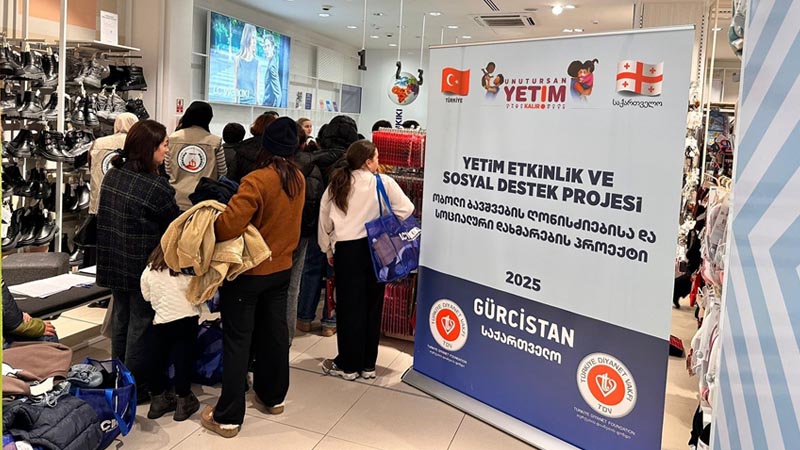 Turken helpen 650 weeskinderen in Georgië met kledingactie