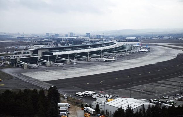 Turkije opent strategische derde baan op luchthaven hoofdstad Ankara