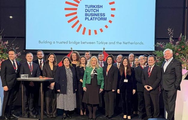 Turkse bedrijven richten onafhankelijk platform in Nederland op