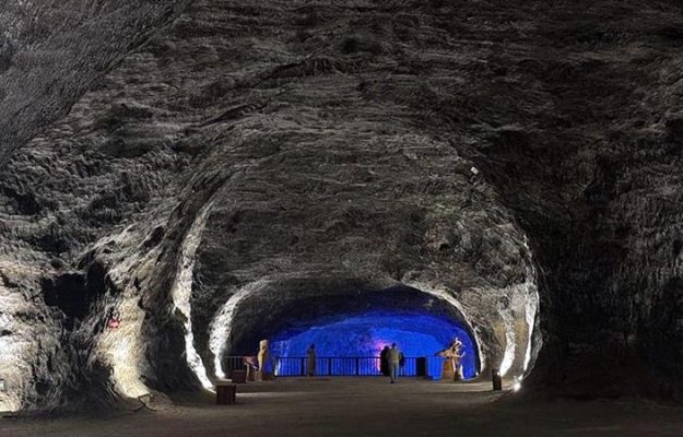 Turkse eeuwenoude zoutgrot trekt 1,8 miljoen bezoekers in een jaar