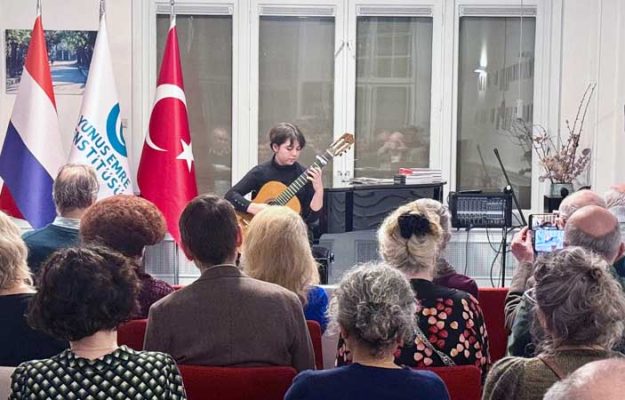 Klassiek en Turks samengebracht in magische gitaaravond Amsterdam
