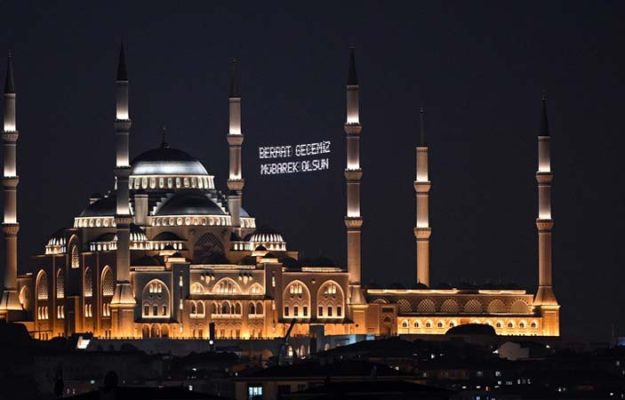 Religieuze moslimnacht Lailat-ul-Baraat, voorbode Ramadan, maandag herdacht