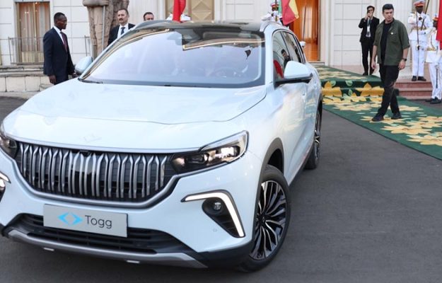 Turkije schenkt Ethiopische premier Turkse auto Togg