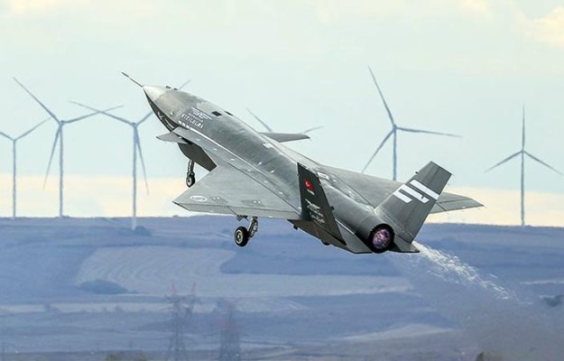 Turkse robotstraaljager Kızılelma uitgerust met uniek elektronisch schild