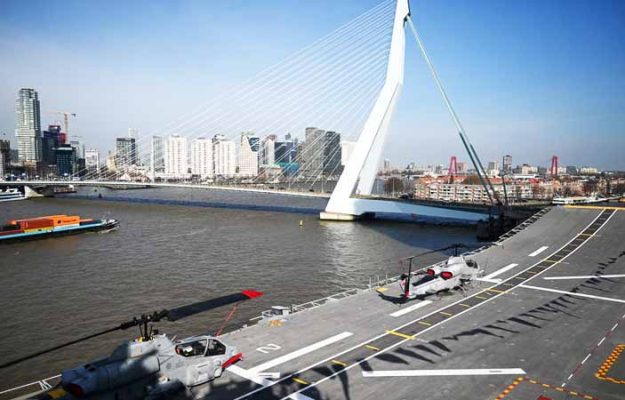 Unieke beelden Turkse marinemacht in hartje Rotterdam