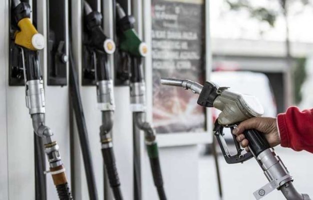 Hoge pompprijzen in Nederland zorgen voor tankfiles, frustratie en omzetverlies