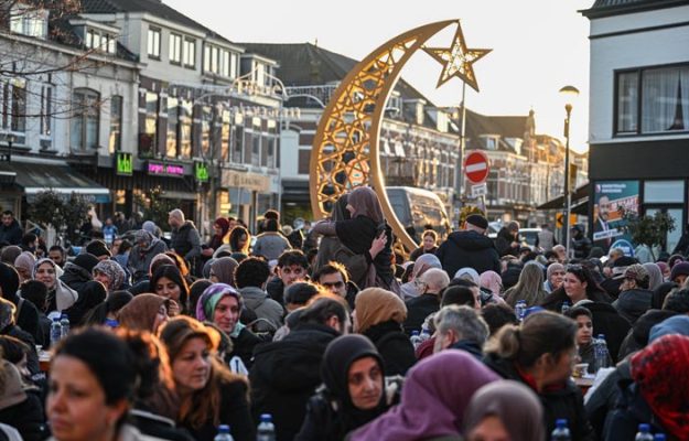 Opnieuw massale opkomst bij jaarlijkse straatiftar Utrecht