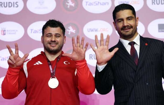 Turkse worstelaar Rıza Kayaalp dertiende keer beste van Europa