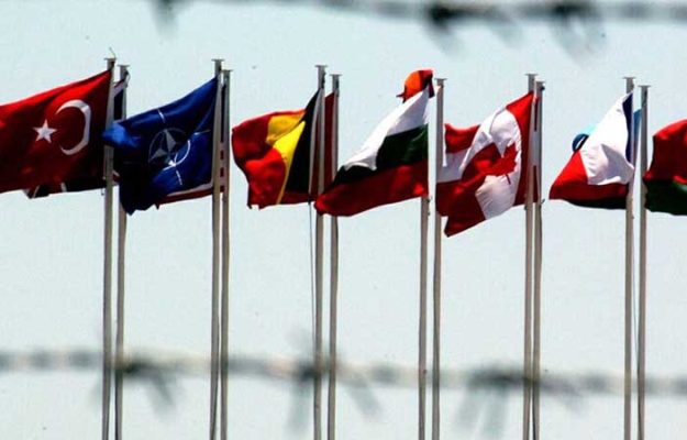 Polen: NAVO-top in Turkije moet spierballen tonen