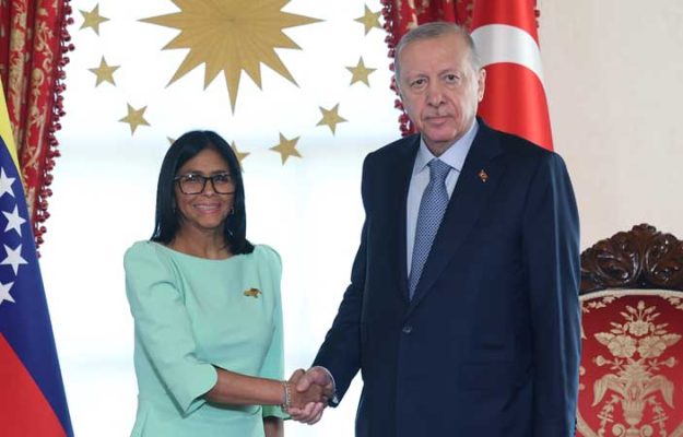 Venezuela kiest nadrukkelijk voor Turkije en prijst vriendschap