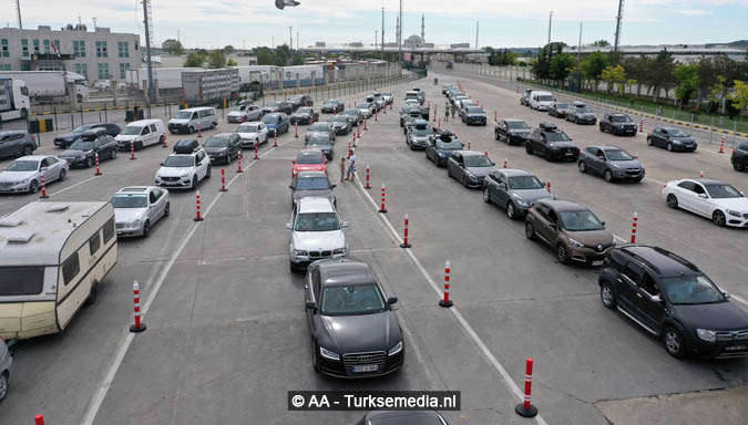 Twee miljoen Europese Turken met de auto naar Turkije - Turkse Media